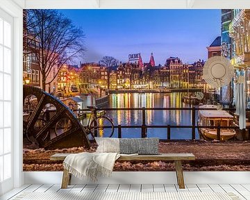 Amsterdam lit by Leon Weggelaar