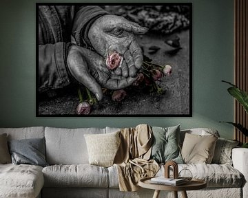 fleur dans les mains sur Jiske Wijmans @Artistieke Fotografie