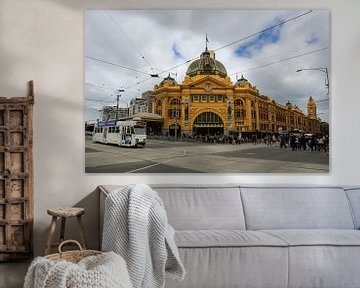 Flinders Street Station in Melbourne, Australie sur Marcel van den Bos