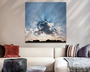 Zonnestralen achter een wolk, Laag-Keppel, , Gelderland, Nederland van Rene van der Meer