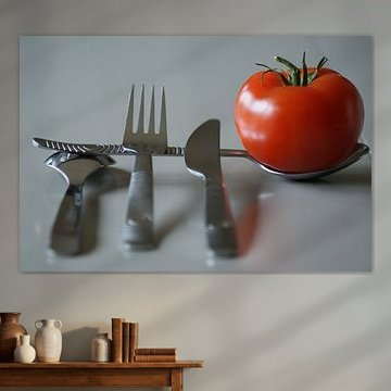 Stilleven tomaat & bestek 