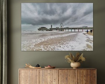 Storm bij de Scheveningse pier. van Johan Kalthof