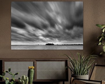 Ciel menaçant au-dessus de Leekstermeer (noir et blanc) sur Evert Jan Luchies