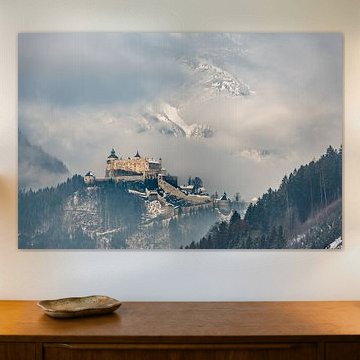 Château de Hohenwerfen dans le brouillard d'hiver - Werfen, Autriche