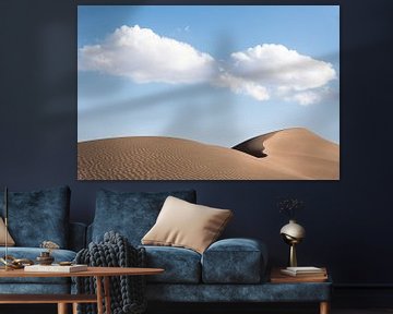 Nuages au-dessus d'une dune de sable dans le désert d'Iran.