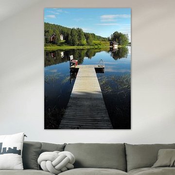 un quai sur un lac, en Laponie finlandaise