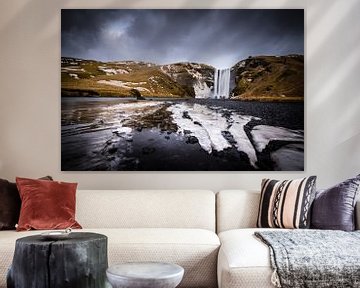 Skogafoss waterval in IJsland van Marcel Alsemgeest