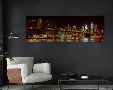 SKYLINE van MANHATTAN EN de BROOKLYN BRIDGE Idyllische night view van Melanie Viola