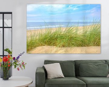 Vue depuis les dunes sur la plage de sable de la côte de la mer du Nord  sur Sjoerd van der Wal Photographie