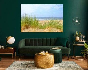 Vue depuis les dunes sur la plage de sable de la côte de la mer du Nord  sur Sjoerd van der Wal Photographie