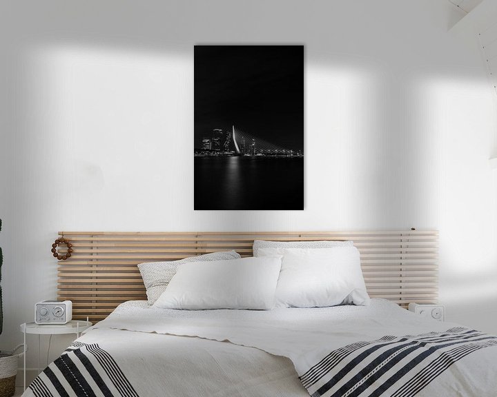 Sfeerimpressie: Erasmusbrug Rotterdam in zwart-wit van Studio Wanderlove