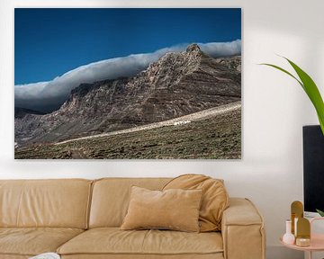 Wolkendeken boven de Risco de Famara op Lanzarote-Canarische Eilanden-Spanje van Harrie Muis