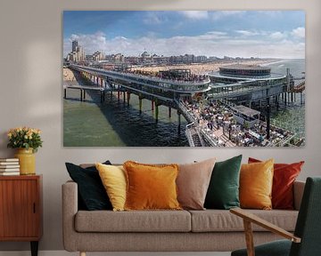 De Scheveningen Pier en het strand bij het Grand Hotel Kurhaus, Scheveningen,  Zuid-Holland van Rene van der Meer