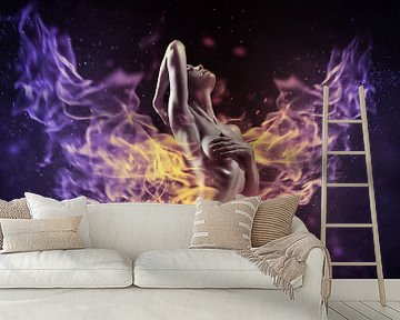 Bearbeitetes Bild einer nackten sexy Frau als Pinup mit Flammenflügeln von Atelier Liesjes