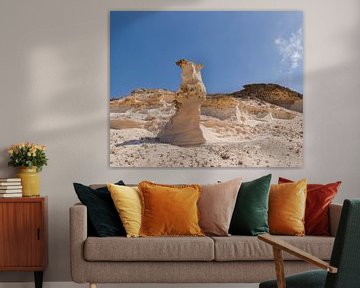 Eenzame zandsteen pilaar, La Pared, Fuerteventura, Canary Islands, Spanje van Rene van der Meer