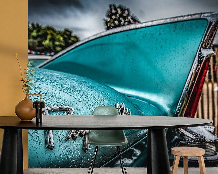 Sfeerimpressie behang: Plymouth vleugel na regen in 50's mintgroen van autofotografie nederland