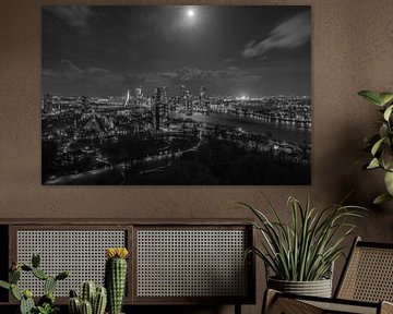 Der Blick auf Rotterdam Süd mit dem beleuchteten De Kuip von MS Fotografie | Marc van der Stelt