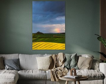 Regenboog wolk boven glooiend landschap by Mark Scheper