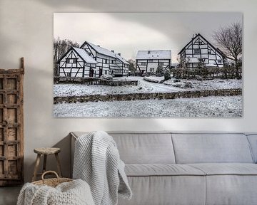 Vakwerkhuisjes in de sneeuw in Zuid-Limburg van John Kreukniet