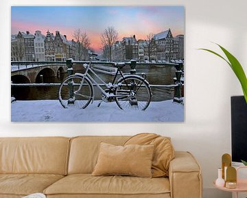 Sunset in snowy Amsterdam in the Netherlands in winter van Eye on You