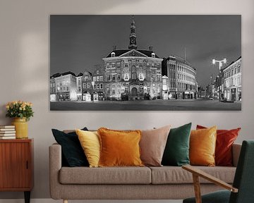 Zwart-wit panorama van het stadhuis aan de Markt van Den Bosch, van Jasper van de Gein Photography