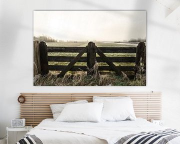 Boeren hekwerk en een polderlandschap in de winter in Nederland van Leoniek van der Vliet