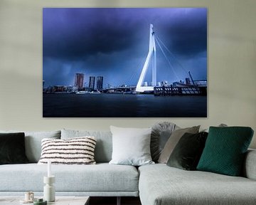 Storm bij de Erasmusbrug Rotterdam