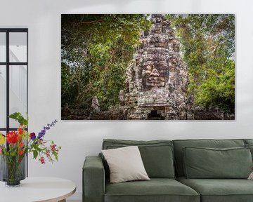 Porte d'accès au temple Bayon avec des visages, Angkor Thom, Cambodge sur Rietje Bulthuis