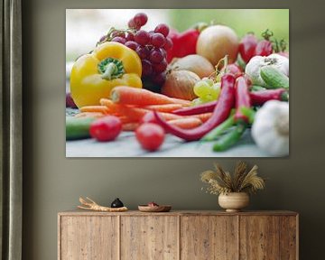 Kleurrijke groenten en fruit op de tafel van Tanja Riedel