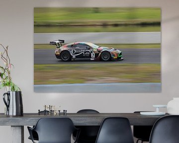 Aston Martin GT3 op een racecircuit sportscar van Atelier Liesjes