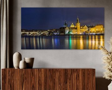 De oude stad van Praag en de Karelsbrug in de avond, Tsjechië  - 1 van Tux Photography