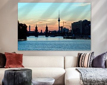 Skyline of Berlin on the river Spree van Silva Wischeropp