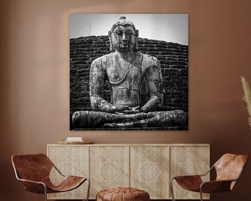 Statue de Bouddha assise autour du stupa du Polonnaruwa Vatadage sur Inez Wijker