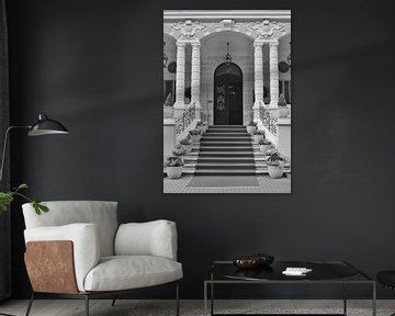 Stairway to luxury black-white van Rico Heuvel