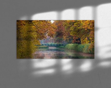 Apeldoorns Canal avec des couleurs d'automne