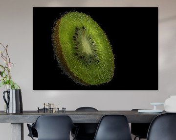 Kiwi with water bubbles