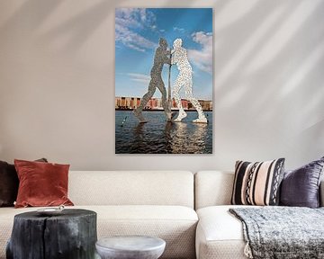 Molecule Man (sculpture) in Berlin van Silva Wischeropp