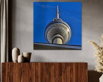 Berlijnse TV-toren op Alexanderplatz in Oost-Berlijn van Silva Wischeropp