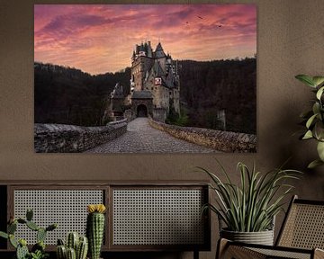 Burg Eltz bei Sonnenaufgang von Martin Podt