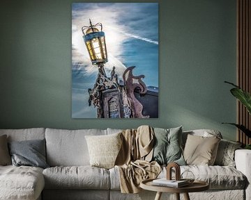 Achtersteven lamp in het tegenlicht van een laaghangende zon