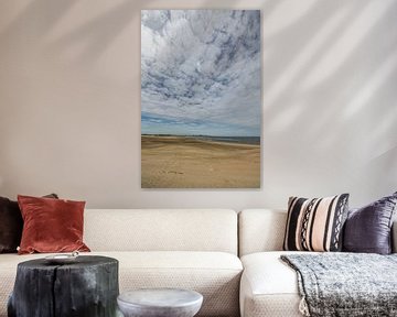 Wolkenformatie op het strand van Ronald De Neve