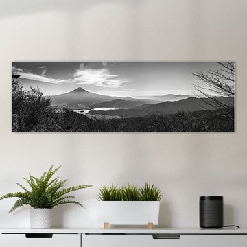 Vue du tirage photo noir et blanc du mont Fuji sur Manja Herrebrugh - Outdoor by Manja