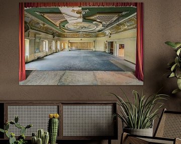 Ballroom "Red Curtain" van Michael Schwan