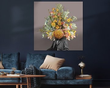 Zelfportret met bloemen 2 (heartwood achtergrond)