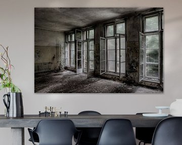 Ramen in een verlaten Russisch ziekenhuis (kleur) van Eus Driessen
