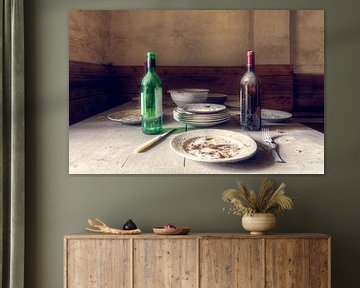 Borden op Tafel. van Roman Robroek - Foto's van Verlaten Gebouwen