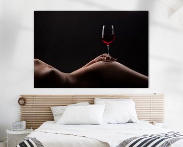 Red wine on a woman body van Leo van Valkenburg
