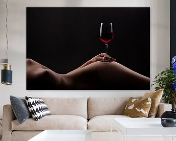 Red wine on a woman body von Leo van Valkenburg