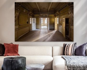 Lumière dans une villa abandonnée. sur Roman Robroek - Photos de bâtiments abandonnés