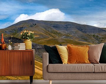 kurvenreiche Straße durch goldene Berge zum Col de Vars